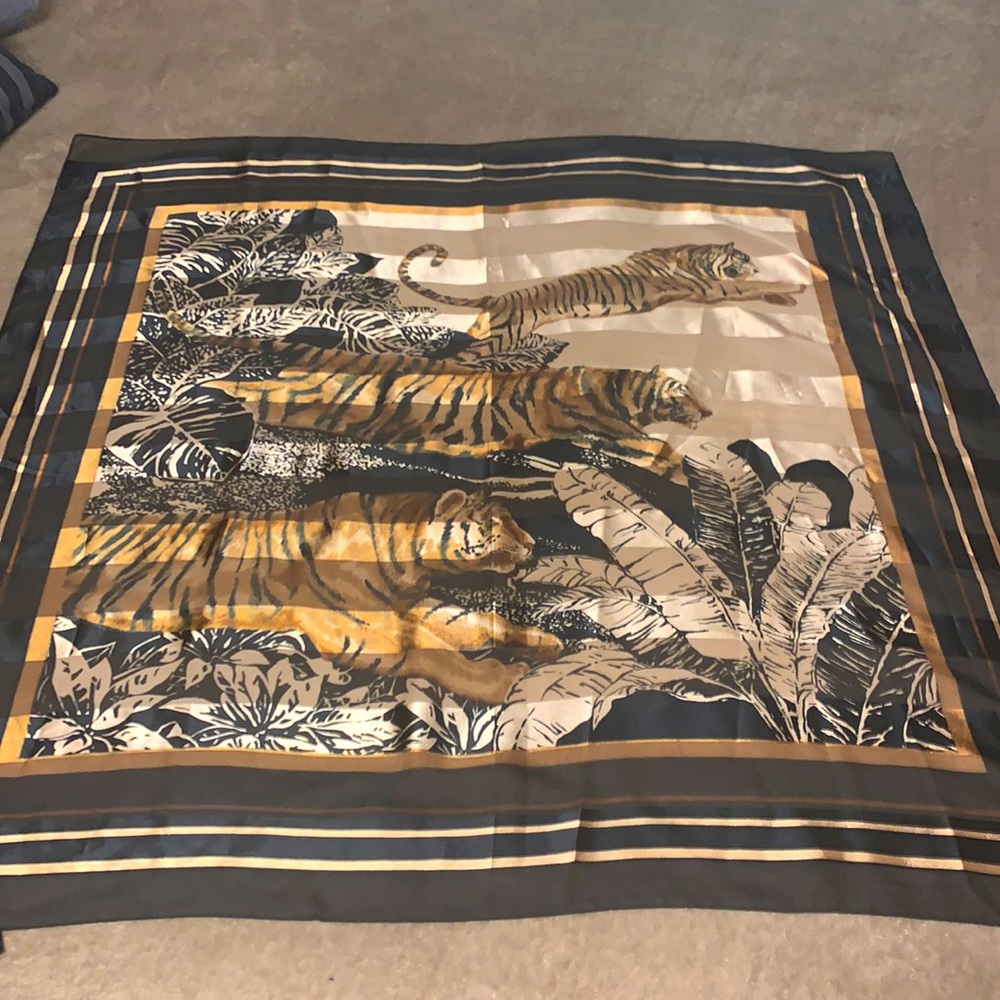 Animal print polyester scarf